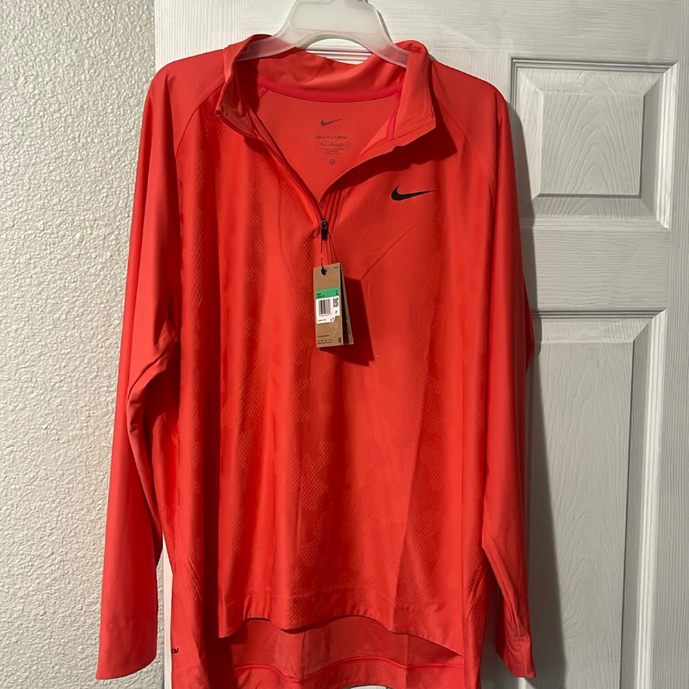 New nike golf shirt